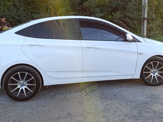 2016 Hyundai Solaris I Рестайлинг, белый, 860000 рублей, вид 5