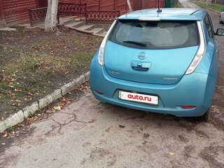 2013 Nissan Leaf (EM57) I (ZE0/AZE0), синий, 990000 рублей, вид 2