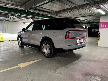 2025 Zeekr 9X 70 kWh, чёрный, вид 4