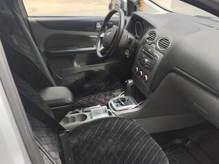 2011 Ford Focus II Рестайлинг, серебристый, 480000 рублей, вид 3