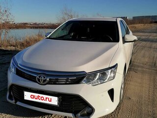 2015 Toyota Camry VII (XV50) Рестайлинг, белый, 1900000 рублей, вид 2