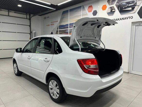 2026 Lada (ВАЗ) Granta I Рестайлинг, белый - вид 6