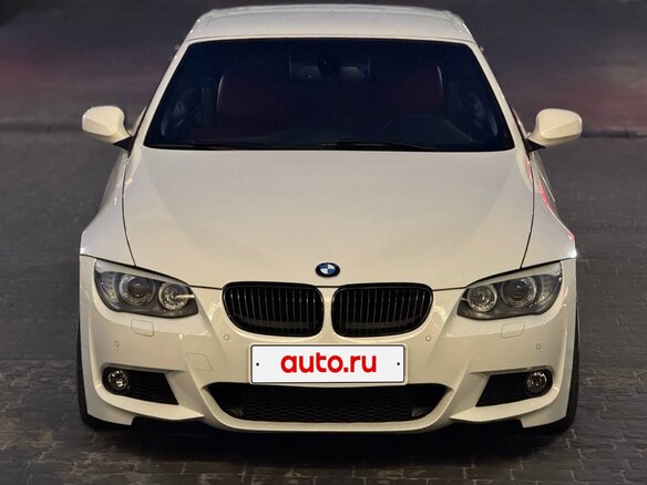 2010 BMW 3 серии 335i V (E90/E91/E92/E93), белый, 2200000 рублей