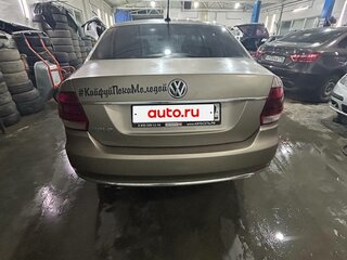 2018 Volkswagen Polo V Рестайлинг, бежевый, 700000 рублей, вид 4