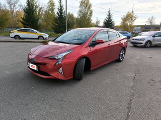 2018 Toyota Prius IV (XW50), красный, 1735000 рублей, вид 1