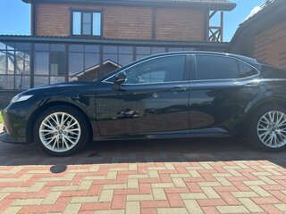 2019 Toyota Camry VIII (XV70), чёрный, 2350000 рублей, вид 4