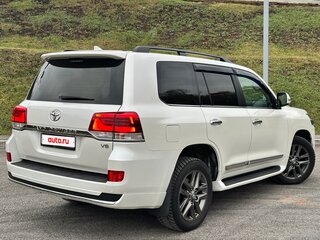 2016 Toyota Land Cruiser 200 Series Рестайлинг 2, белый, 5800000 рублей, вид 5
