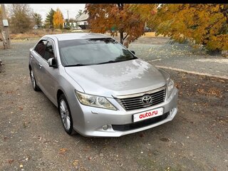 2013 Toyota Camry VII (XV50), серебристый, 1650000 рублей, вид 3