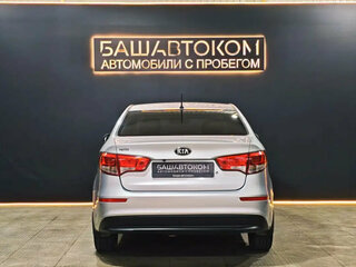 2016 Kia Rio III Рестайлинг, серебристый, 899000 рублей, вид 5