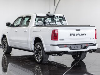 2026 Ram 1500 Crew Cab eTorque V Рестайлинг, белый, 11140000 рублей, вид 4