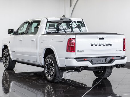 2026 Ram 1500 Crew Cab eTorque V Рестайлинг, белый, 11140000 рублей, вид 4