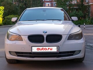 2009 BMW 5 серии 525xi V (E60/E61) Рестайлинг, белый, 1190000 рублей, вид 3