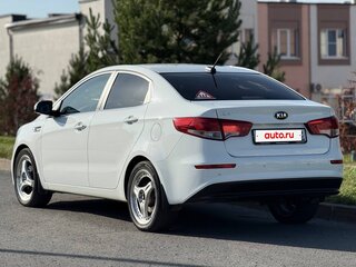 2017 Kia Rio III Рестайлинг, белый, 1250000 рублей, вид 4