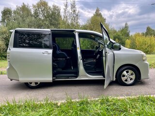 2010 Toyota Voxy II (R70), серый, 1050000 рублей, вид 5