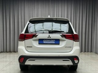 2019 Mitsubishi Outlander III Рестайлинг 3, белый, 2149000 рублей, вид 5