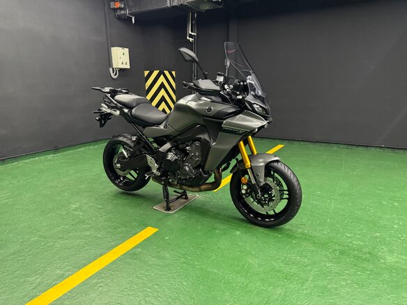 2022 Yamaha MT-09 Tracer (FJ-09), серый, 1325000 рублей - вид 3
