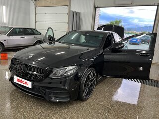2017 Mercedes-Benz E-Класс 200 V (W213, S213, C238), чёрный, 4000000 рублей, вид 2