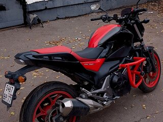 2017 Honda NC 750S, красный, 580000 рублей, вид 4