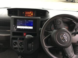 2021 Toyota Roomy I Рестайлинг, белый, 1350000 рублей, вид 3