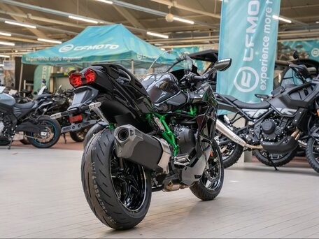 2026 Kawasaki Ninja H2 SX, чёрный, 3690000 рублей, вид 4