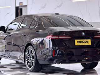 2024 BMW 5 серии 525i VIII (G60/G61/G68), чёрный, 5127123 рублей, вид 4