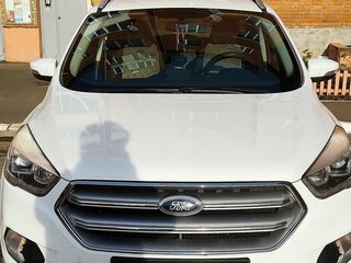 2017 Ford Kuga II Рестайлинг, белый, 1900000 рублей, вид 1
