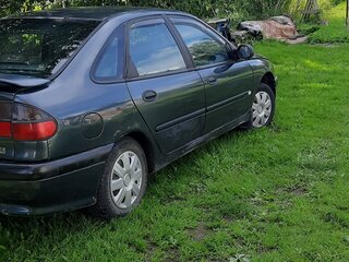 1994 Renault Laguna I, зелёный, 135000 рублей, вид 1