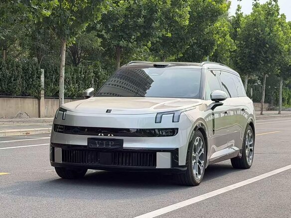 2025 Lynk & Co 900, серый, 6515000 рублей