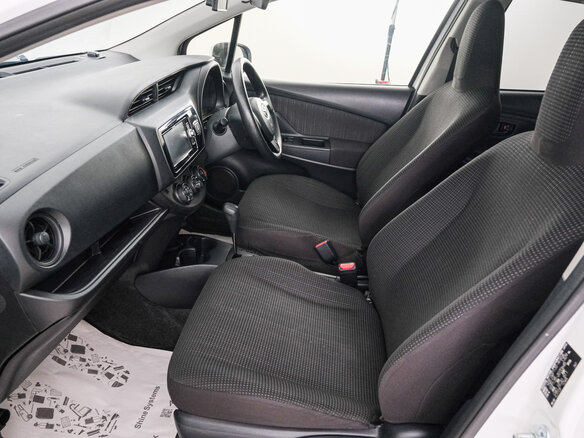 2017 Toyota Vitz III (XP130) Рестайлинг 2, белый, 879000 рублей - вид 12