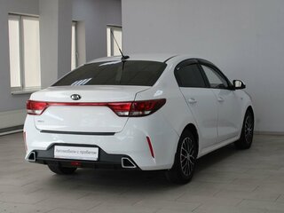 2021 Kia Rio IV Рестайлинг, белый, 1309900 рублей, вид 4