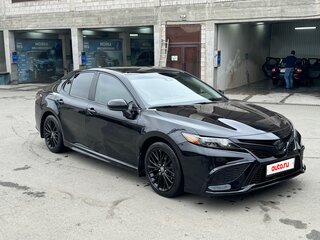 2020 Toyota Camry US Market VIII (XV70) Рестайлинг, чёрный, 2500000 рублей, вид 3