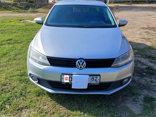 2013 Volkswagen Jetta VI, серебристый, 900000 рублей, вид 1