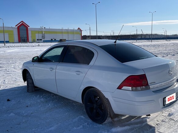 2012 Opel Astra H Рестайлинг, белый, 500000 рублей - вид 4