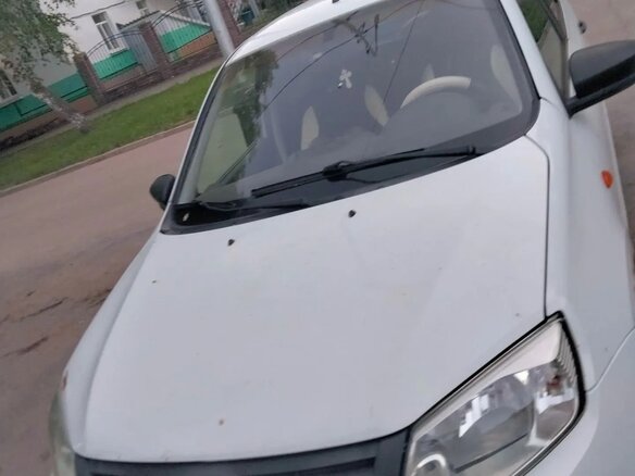 2014 Lada (ВАЗ) Granta I, белый, 400000 рублей
