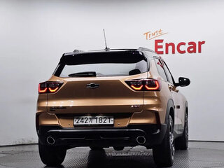 2023 Chevrolet TrailBlazer III Рестайлинг, коричневый, 1357000 рублей, вид 4
