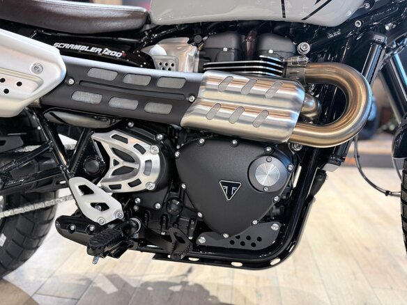 2024 Triumph Scrambler, серый, 1800000 рублей - вид 13