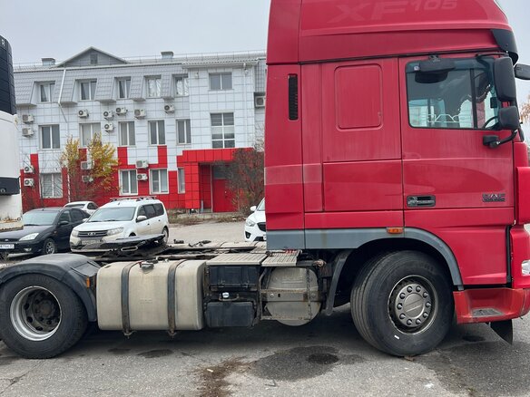 2010 DAF XF 105, красный, 1630000 рублей - вид 2