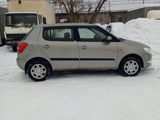 2011 Skoda Fabia II Рестайлинг, серый, 427000 рублей, вид 2