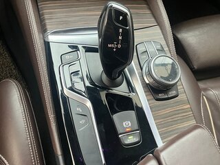 2018 BMW 5 серии 520d VII (G30/G31/G38), синий, 3800000 рублей, вид 4