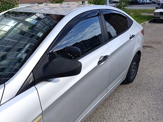 2013 Hyundai Solaris I, серебристый, 600000 рублей, вид 4