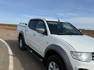 2014 Mitsubishi L200 IV Рестайлинг, белый, 1650000 рублей, вид 2