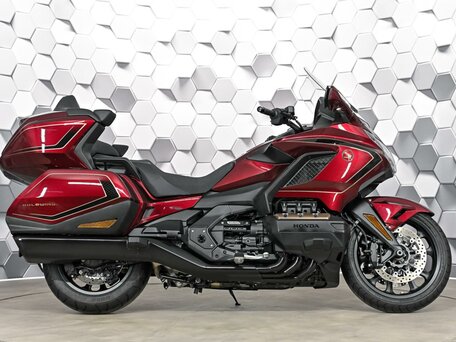 2025 Honda GL 1800 Gold Wing, красный, 3649000 рублей, вид 3