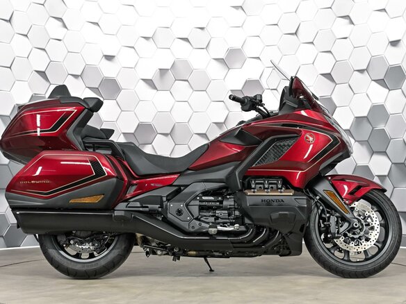 2025 Honda GL 1800 Gold Wing, красный - вид 2