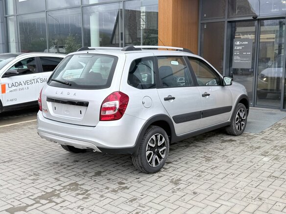 2026 Lada (ВАЗ) Granta Cross I Рестайлинг, серебристый, 1251000 рублей - вид 3