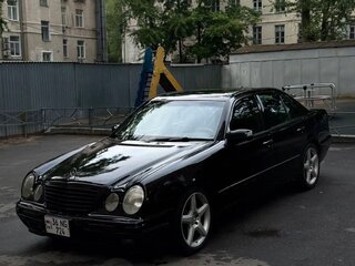 2001 Mercedes-Benz E-Класс 430 II (W210, S210) Рестайлинг, чёрный, 400000 рублей, вид 2