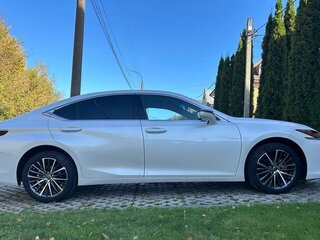 2022 Lexus ES 250 VII Рестайлинг, белый, 6100000 рублей, вид 4