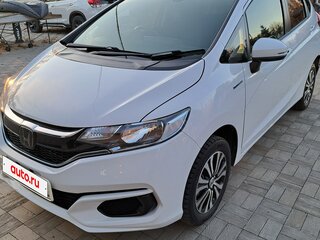 2018 Honda Fit III Рестайлинг, белый, 1300000 рублей, вид 1