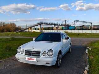 1996 Mercedes-Benz E-Класс 200 II (W210, S210), белый, 550000 рублей, вид 3