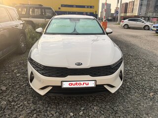 2020 Kia K5 III, белый, 2350000 рублей, вид 1