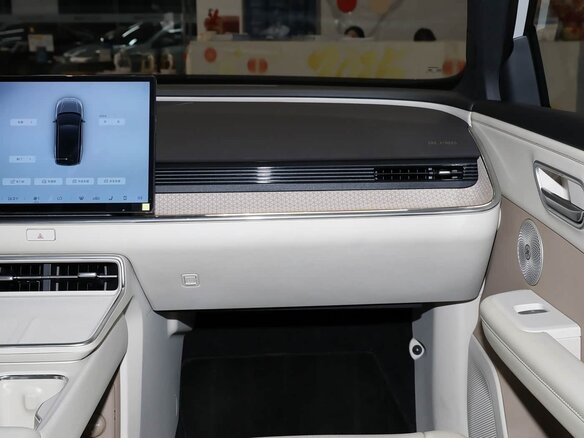 2026 Toyota bZ3X 50 kWh, чёрный - вид 17